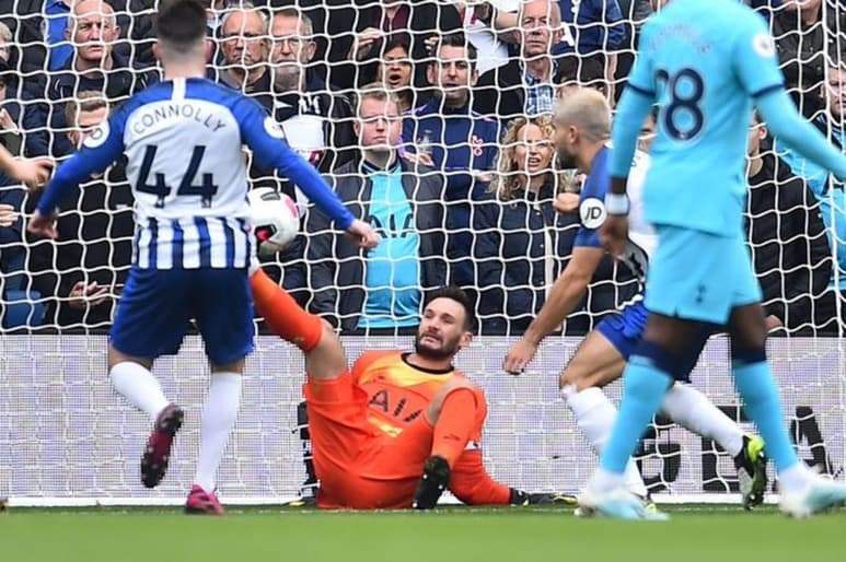 Terrible imagen dejó el partido entre Tottenham y Brighton. (CORTESÍA)