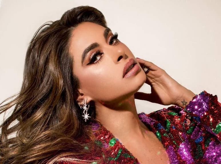 Galilea Montijo está incendiando las redes sociales luego de que subiera un par de fotografías a su cuenta de Instagram donde luce sensual en lencería negra, pero también destapa un poco sus pechos para presumir unos lunares muy sensuales. (INSTAGRAM)