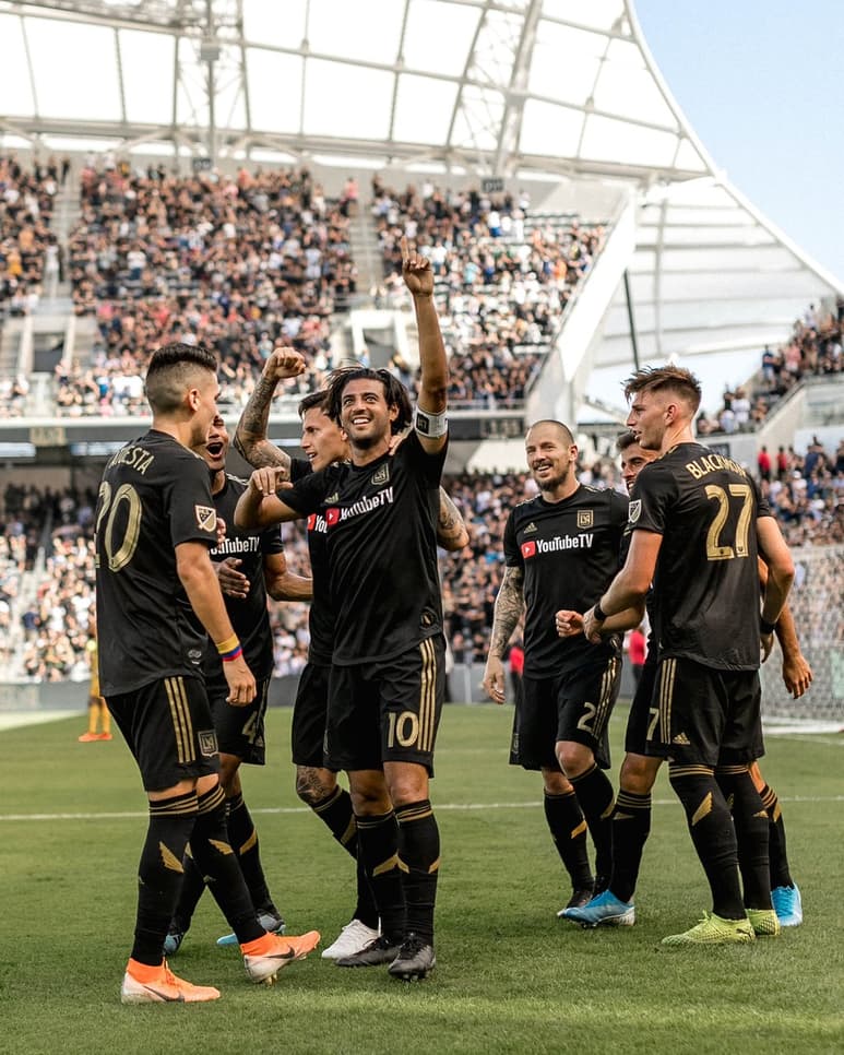 El internacional delantero azteca se despachó con tres goles ante Colorado Rapids, sumando 34 en total. (ESPECIAL) 