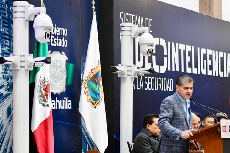 A inicios del año, el gobernador informó la compra de un software para instalar 1,100 cámaras de video, con un costo total de 600 millones de pesos.