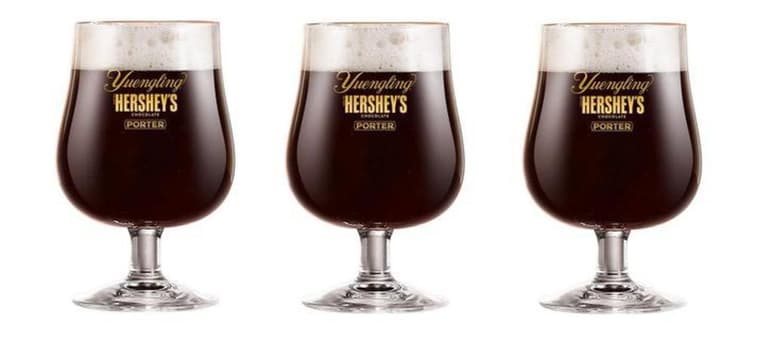 La empresa cervecera se define como la más antigua de Estados Unidos y realizó una alianza con Hershey's. (ARCHIVO)
