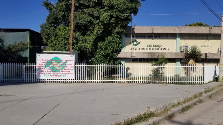 Federación de Sindicatos de los Conalep logran mesa de diálogo con autoridades federales con paro laboral y plantón frente a Palacio. (EL SIGLO DE TORREÓN/EDITH GONZÁLEZ)