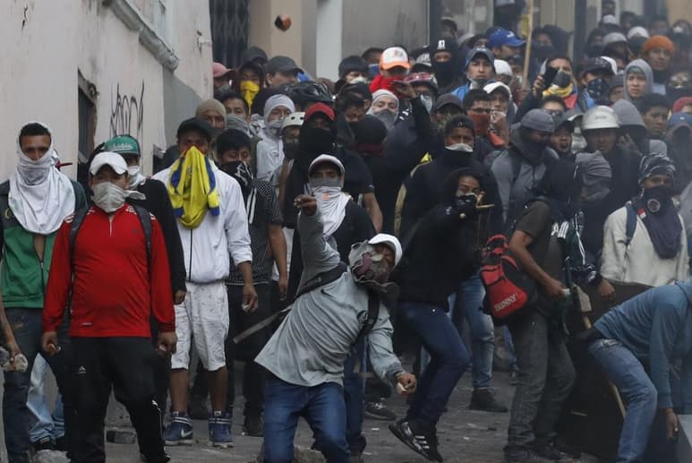 Las manifestaciones rechazan el 'paquetazo neoliberal' aplicado por el Gobierno y por ello aseguran que se mantendrán hasta que haya un solución a esa demanda.