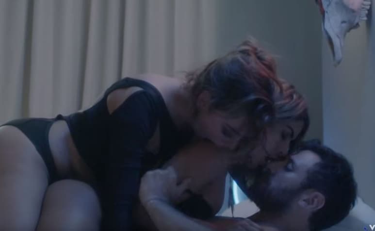 María León en su video. (ESPECIAL)
