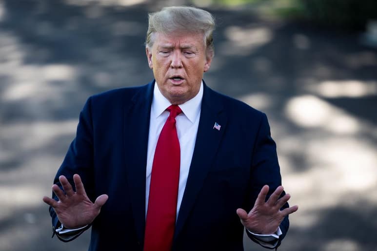 Horas más tarde de su mensaje en la red social, Trump declaraba a los periodistas en la Casa Blanca que las negociaciones con China 'están yendo muy, muy bien'. (EFE)
