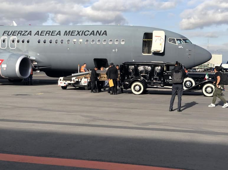 De acuerdo al diario Reforma, el último viaje del artista fue pagado por el Estado que dispuso de uno de sus mejores aviones. (ARCHIVO)