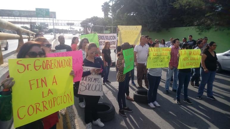 Bloquearon el bulevar Miguel Alemán en Gómez Palacio. (EL SIGLO DE TORREÓN)