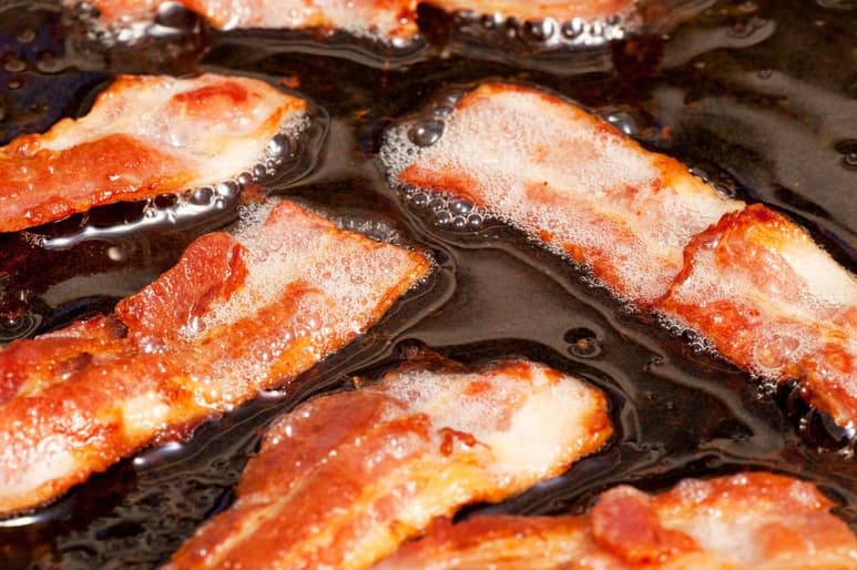 De acuerdo con Mayo Clinic, los triglicéridos pueden aumentar cuando se consumen más calorías de las que se queman durante el día. (ESPECIAL)