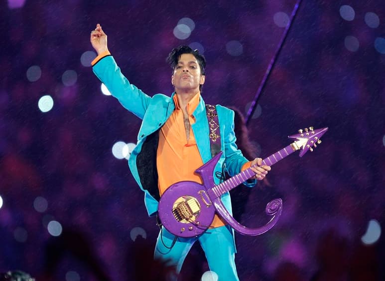 En la política. Prince, quien murió en 2016 a los 57 años, era allegado al expresidente Barack Obama. (ESPECIAL)
