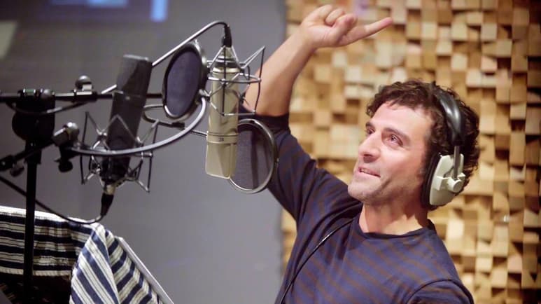 En el estudio. Óscar Isaac prestó su voz a Gómez en la película animada The Addams Family. (EFE)