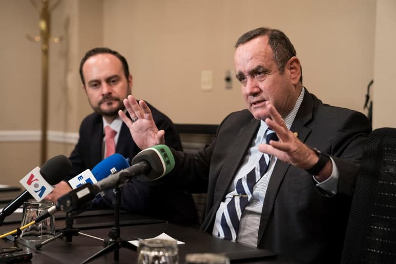 Giammattei ha dicho que una vez que tome posesión, desconocerá cualquier relación con Maduro. (ARCHIVO)