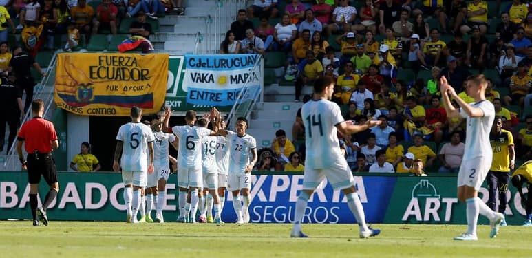 La escuadra pampera se impuso ante los ecuatorianos por un aplastante marcador, en un juego disputado en España. (EFE)