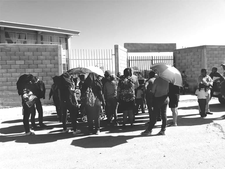 Retoman clases en primaria de fraccionamiento Urbi Villas del Cedro, pero seguirán insistiendo en construcción de techumbre. (EL SIGLO DE TORREÓN)