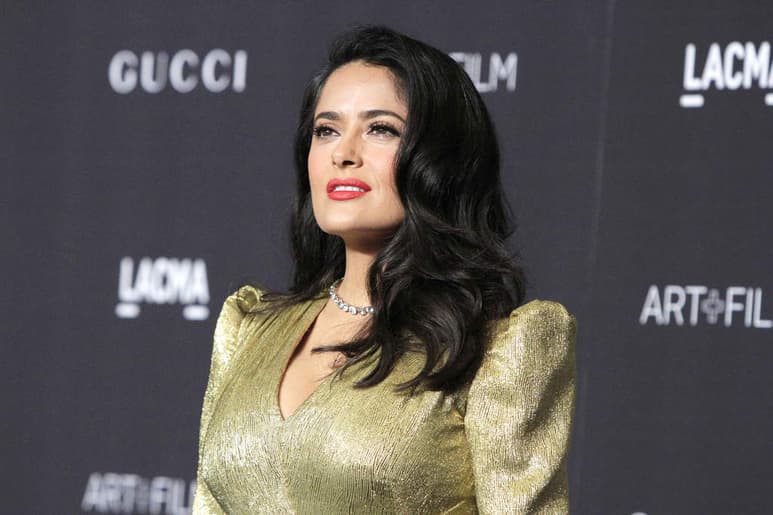 Salma Hayek disfruta de su fama en redes sociales, pues en su cuenta de Instagram ha superado los 12 millones de seguidores y para celebrar su nueva cifra es que publicó una fotografía donde está desnuda. (ARCHIVO)