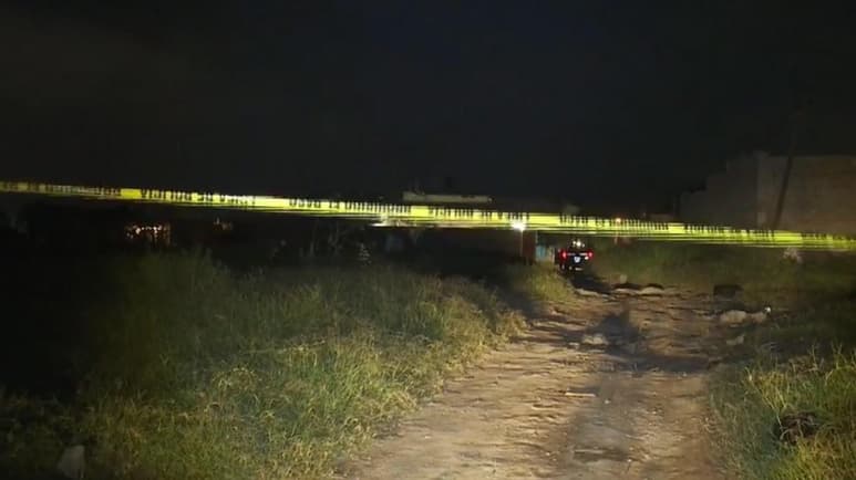 Elementos de la Policía municipal de Zapopan localizaron la madrugada de este martes 15 bolsas con restos humanos, en un terreno baldío ubicado en la calle de los Ahuilotes, en la colonia Mesa de los Ocotes. (ESPECIAL)
