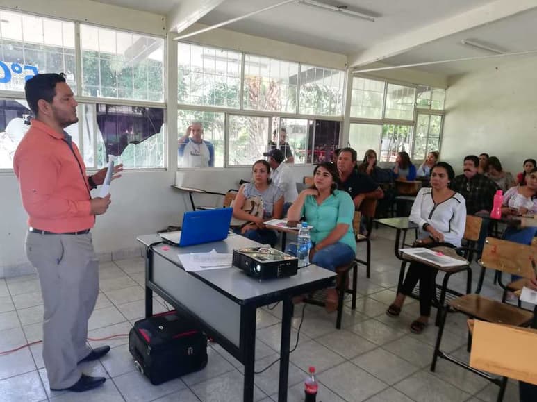 Autoridades del Nivel Medio Superior dan horas clase a familiares directos e indirectos así como a sus amistades, acusan docentes. (EL SIGLO DE TORREÓN/EDITH GONZÁLEZ)