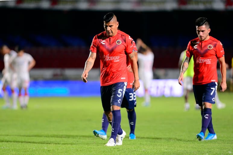 Los jugadores de los Tiburones Rojos del Veracruz podrían no presentarse a jugar el partido de este viernes ante los Tigres. (ARCHIVO)