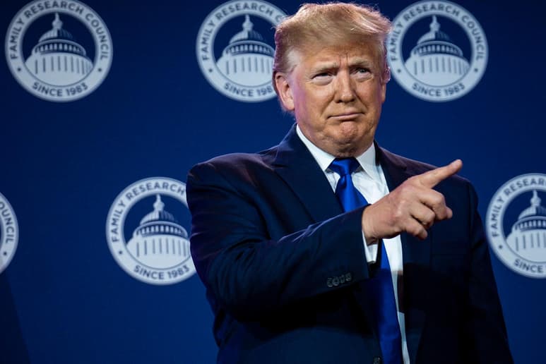 Trump anunció su decisión de frenar una resolución conjunta del Senado y la Cámara Baja aprobada en septiembre. (ARCHIVO)
