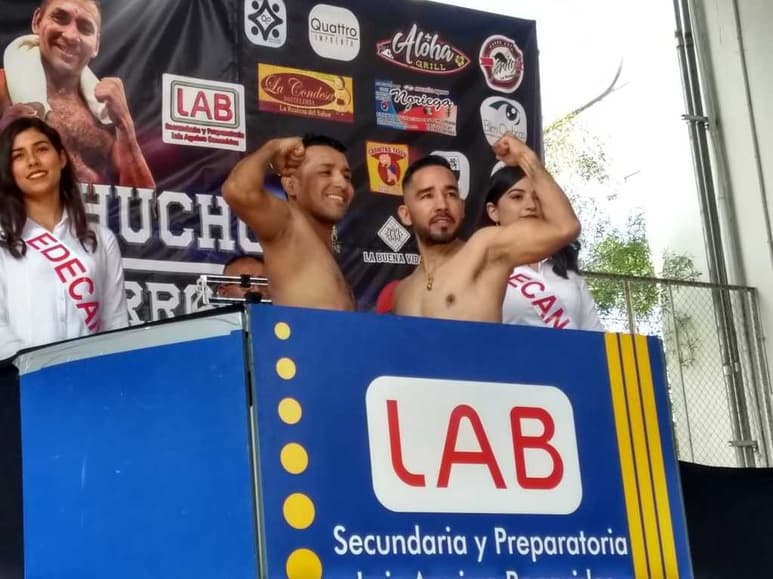 Ambos púgiles no batallaron para dar el peso acordado previamente. (ESPECIAL)