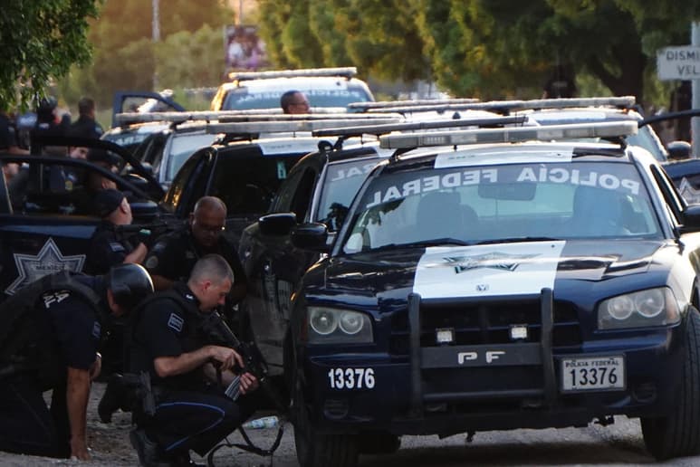 Sandoval González afirmó que los elementos participantes en el operativo fueron agredidos cuando se encontraban en espera de una orden de cateo. (EFE)