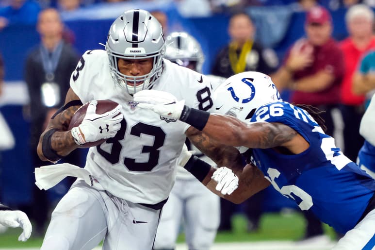 Darren Waller, ala cerrada de los Raiders de Oakland, suma esta temporada 359 yardas por recepción. (AP) 