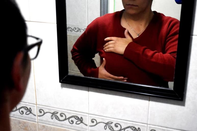 El 54 por ciento de las mujeres que fallecieron por este mal eran mayores de 60 años, que con frecuencia deciden no acudir a la revisión médica por pena. (ARCHIVO)
