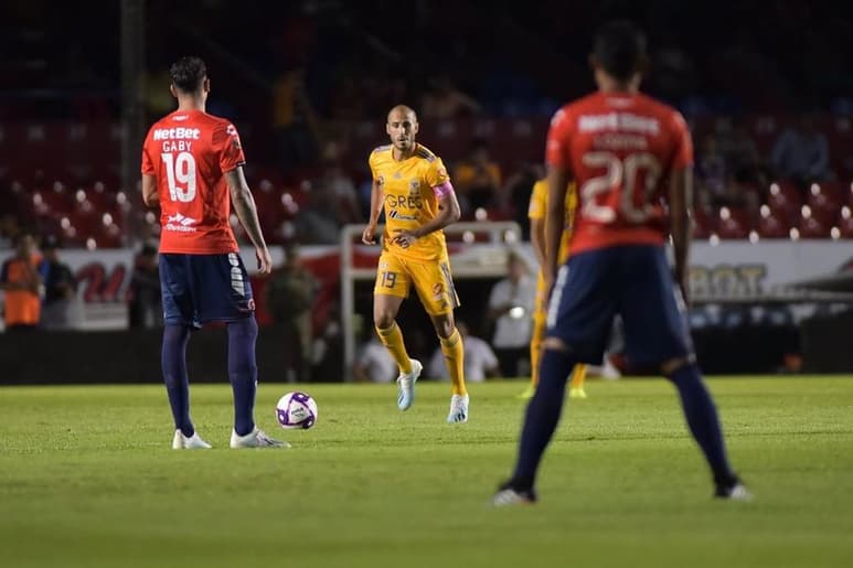 Los de la Sultana del Norte aprovecharon los tres minutos que se detuvieron los escualos para convertir dos goles. (ESPECIAL)