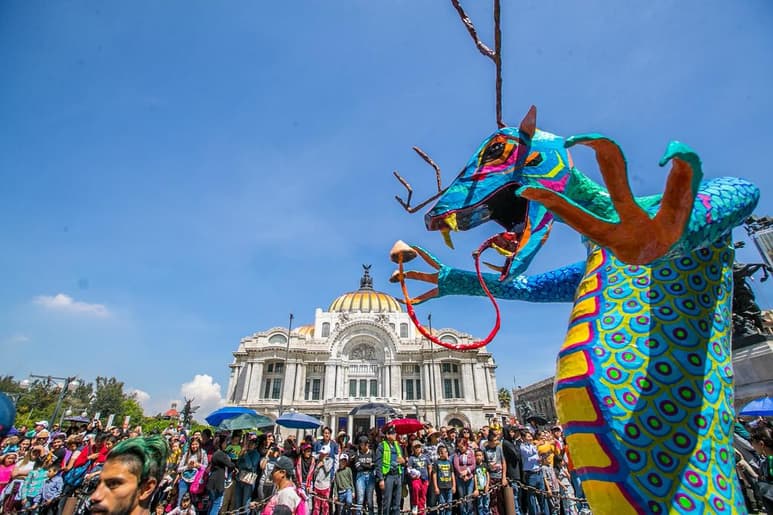 Este desfile representa de manera oficial el inicio de las festividades que la Ciudad de México desarrollará con motivo del Día de Muertos que se celebrará el 1 y 2 de noviembre próximo. (EL UNIVERSAL)