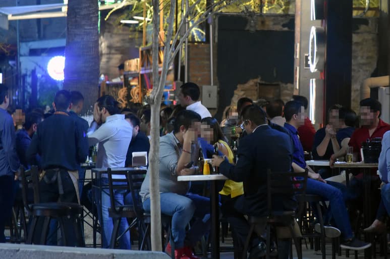 Propietarios de bares externaron su queja ante el proceso de suspensión de negocios por parte de Inspección y Verificación municipal. (ARCHIVO)