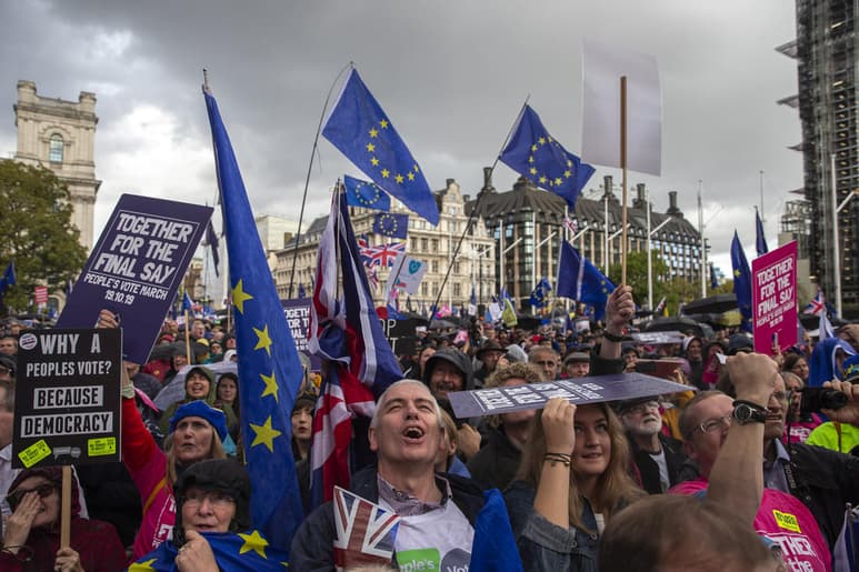 Mañana será la primera ocasión en la que el primer ministro británico, el conservador Boris Johnson, podrá comprobar si cuenta con una mayoría suficiente que respalde el pacto al que llegó con los 27 socios comunitarios. (ARCHIVO)