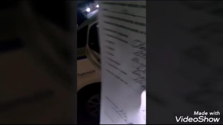 La síndica de Vigilancia del municipio de Torreón, Dulce Pereda, intervino durante un operativo de Alcoholímetro para responder por la detención de un presunto trabajador del Ayuntamiento. (ESPECIAL)