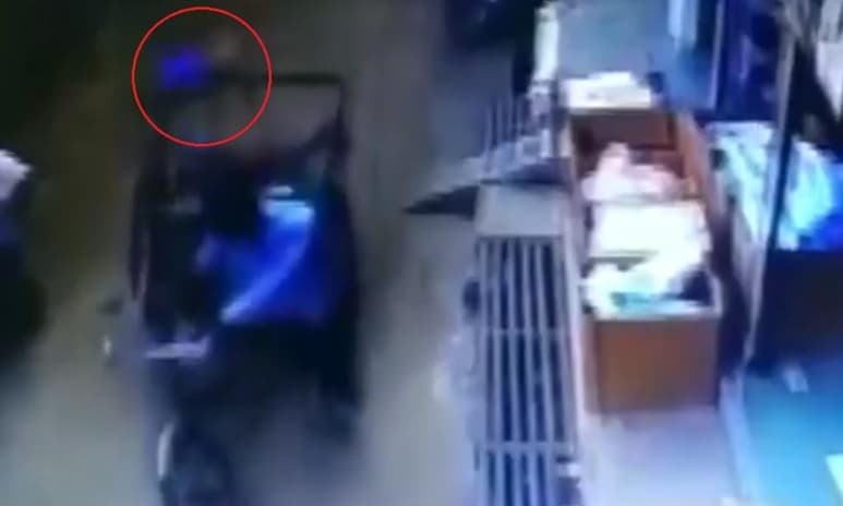 El niño cayó al perder el equilibrio cuando jugaba en la barandilla del balcón (INTERNET)