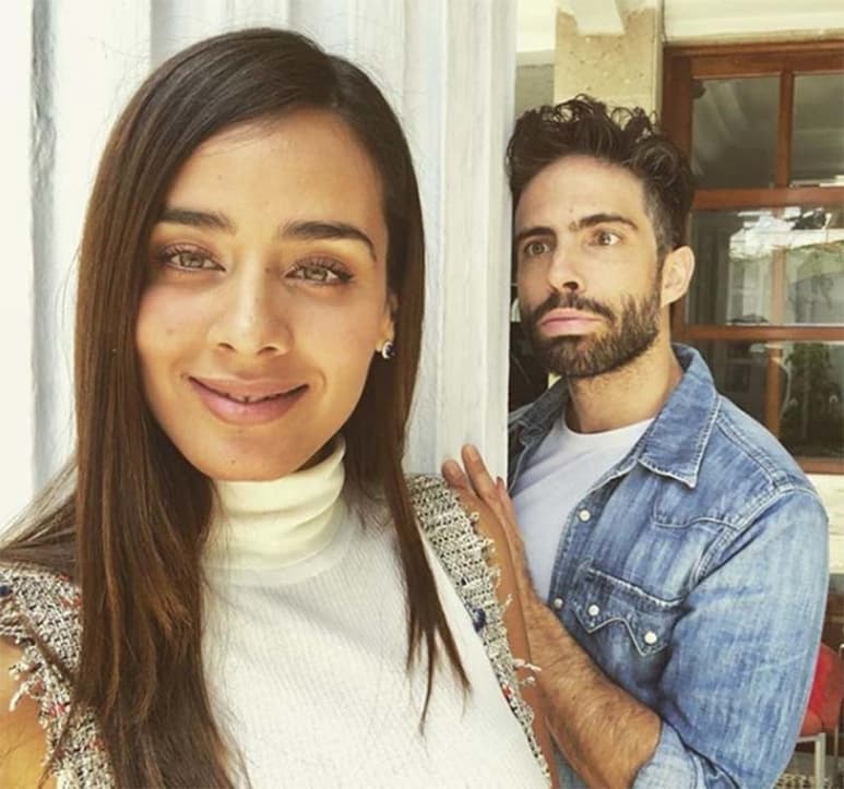 Se separan. Según informa una revista de espectáculos, la pareja rompió pues Esmeralda desea salir con mujeres. (ESPECIAL)