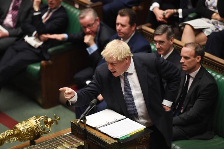 Se debate entre intentar aprobar el acuerdo del 'brexit' por una vía más lenta de la que esperaba o bien tratar de convocar unas elecciones anticipadas. (EFE)