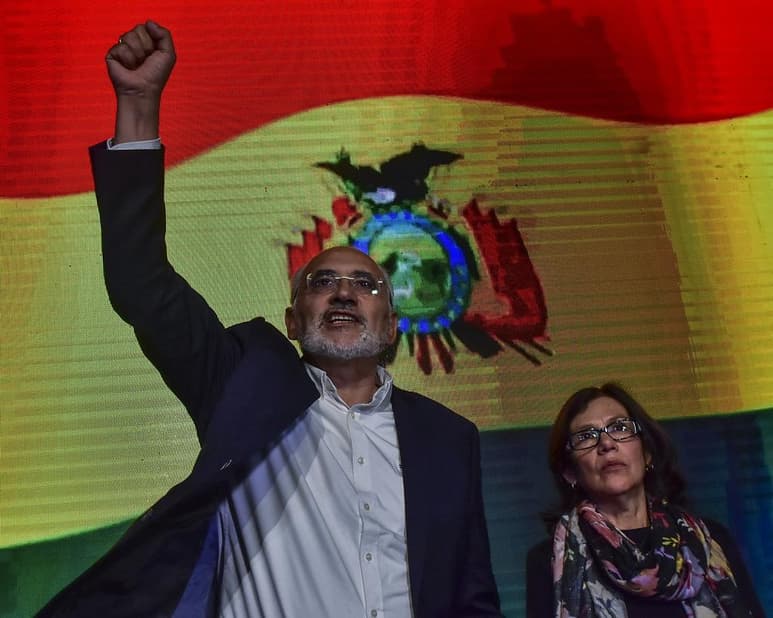 El candidato presidencial por el opositor partido Comunidad Ciudadana, Carlos Mesa, pidió hoy a la comunidad internacional, a la Organización de Estados Americanos (OEA), y a la Unión Europea (UE) evitar que el presidente Evo Morales lleve a Bolivia a una dictadura. (ARCHIVO)