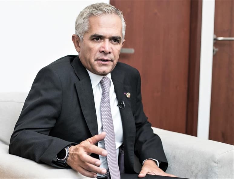 El exjefe de gobierno de la CDMX, adelantó que el PRD en el Senado, impulsará reformas que establezcan en la ley, las dosis pediátricas en materia de drogas médicas, toda vez que hoy los médicos deben hacerlo a cálculo para administrarlos. (ARCHIVO)