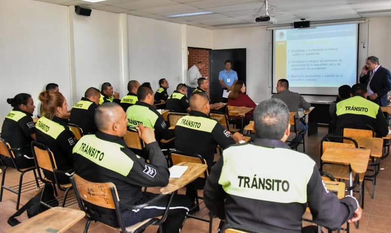 Señaló que el horario es más desfasado, en cuestión de los eventos, por lo que se cubrirá de tarde, noche y madrugada, en barridos tanto en colonias como en zonas de la periferia del municipio. (EL SIGLO DE TORREÓN)