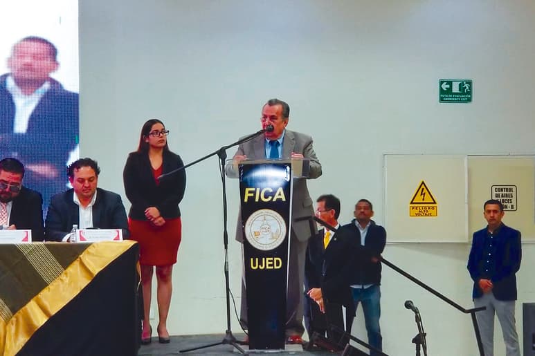 El secretario de Educación estuvo ayer en el congreso anual de la Facultad de Ingeniería de la UJED. (EL SIGLO DE TORREÓN)