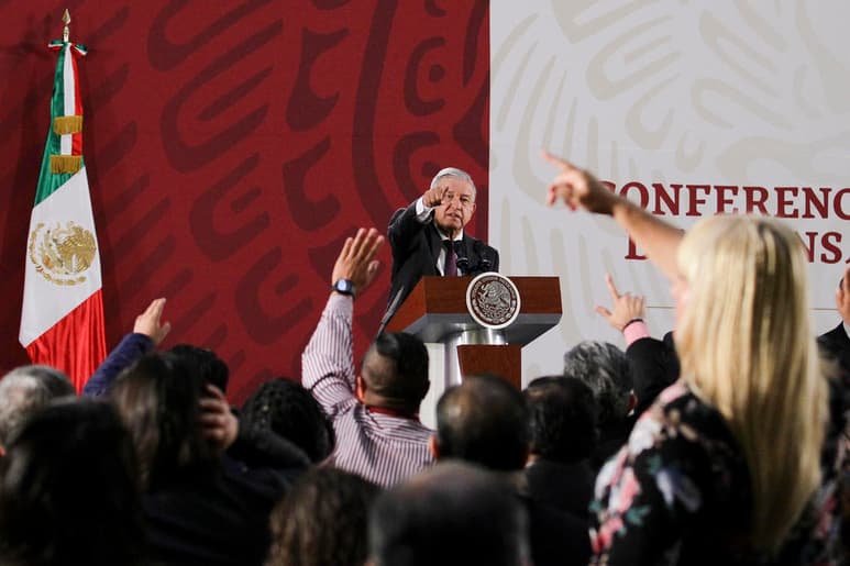 Sostuvo que se debe aceptar que son nuevos tiempos y que “no puede haber sindicatos blancos, no puede imponerse a gente” al frente de las organizaciones sindicales. (NOTIMEX)