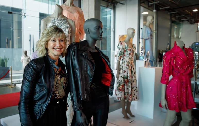 Subasta. Destinará parte de los fondos al Olivia Newton-John Cancer Wellness & Research Centre de Melbourne (Australia). (EFE)