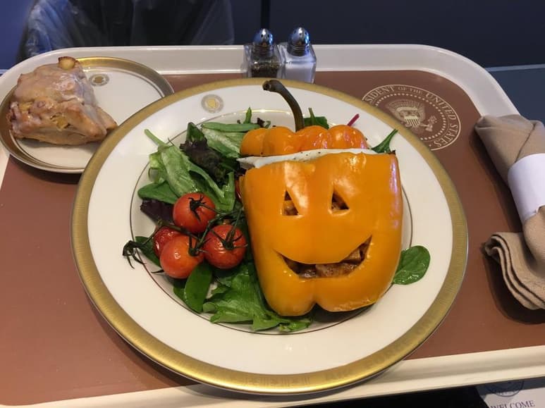 Intriga por lo que sirvieron en ese plato a bordo del Air Force One. (INTERNET)