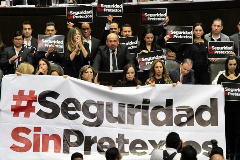 Diputados del PAN y de Morena se enfrentaron a gritos hoy durante la comparecencia del secretario de Seguridad y Protección Ciudadana, Alfonso Durazo, y ambos se acusaron de 'asesinos'. (NOTIMEX)