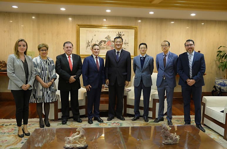El gobernador José Aispuro expuso las capacidades y potencial como atractivos de Durango para albergar nuevas inversiones. (CORTESÍA)