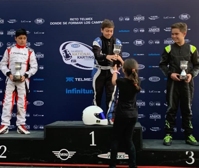 Con apenas 12 años de edad, Cristian 'El Conejo' Cantú ha acumulado gran cantidad de triunfos, incluyendo este trofeo nacional. (ESPECIAL)