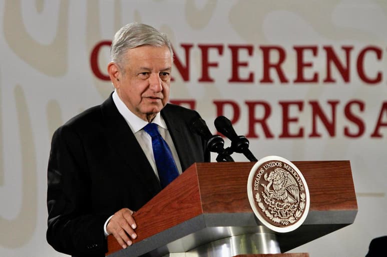 'Si hace falta se le protege, como a todos, pero no está solo... Somos un equipo y todos actuamos con responsabilidad', sostuvo el jefe del Ejecutivo federal. (NOTIMEX)