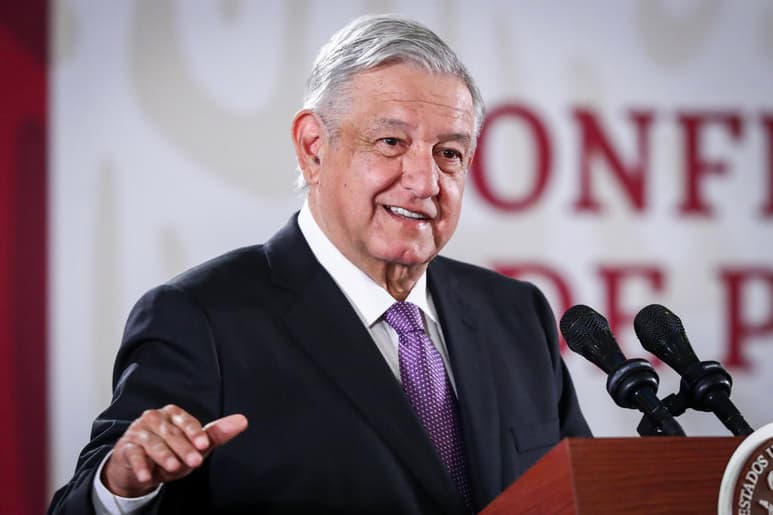 López Obrador acudiría este sábado 2 de noviembre al Panteón Central de Villahermosa, donde yacen los restos de sus padres, Andrés López Ramón y Manuela Obrador González, así como su hermano José Ramón. (ARCHIVO)