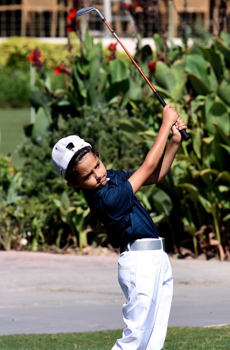 En la categoría 10-11 años, José Carlos López (76) de La Herradura, es el líder luego de la ronda sabatina de 18 golpes. (EL SIGLO DE TORREÓN)
