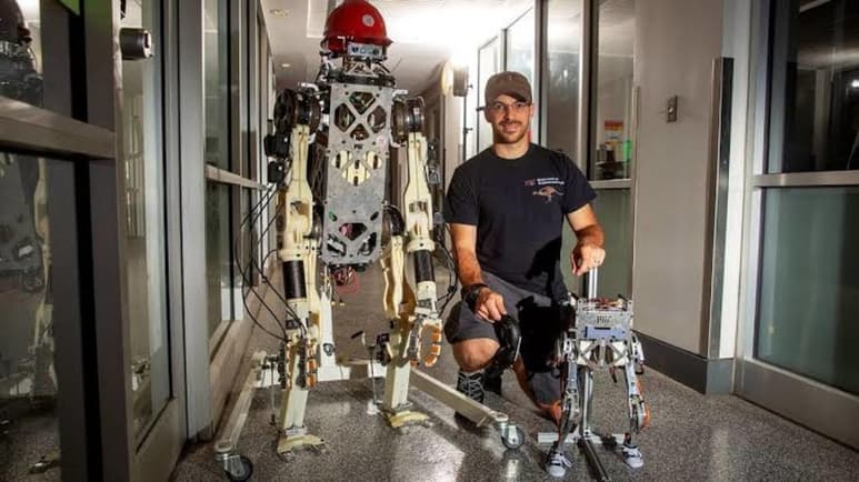 Ingenieros han desarrollado un nuevo sistema de operación remota que transfiere sin interrupciones el movimiento de un operador humano a un robot de dos patas. (ESPECIAL)