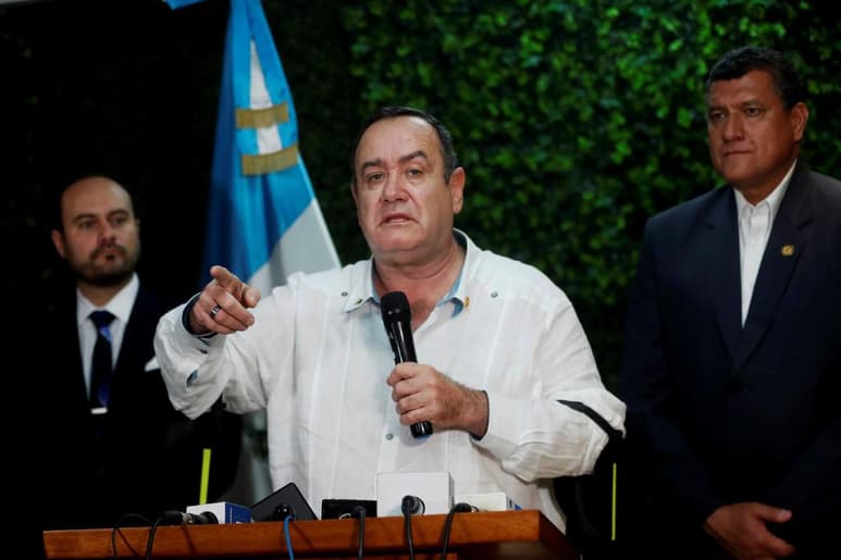 El presidente electo de Guatemala, Alejandro Giammattei, prometió que después del 14 de enero, cuando asuma el cargo, terminará las relaciones diplomáticas con el gobierno de Nicolás Maduro. (ARCHIVO)