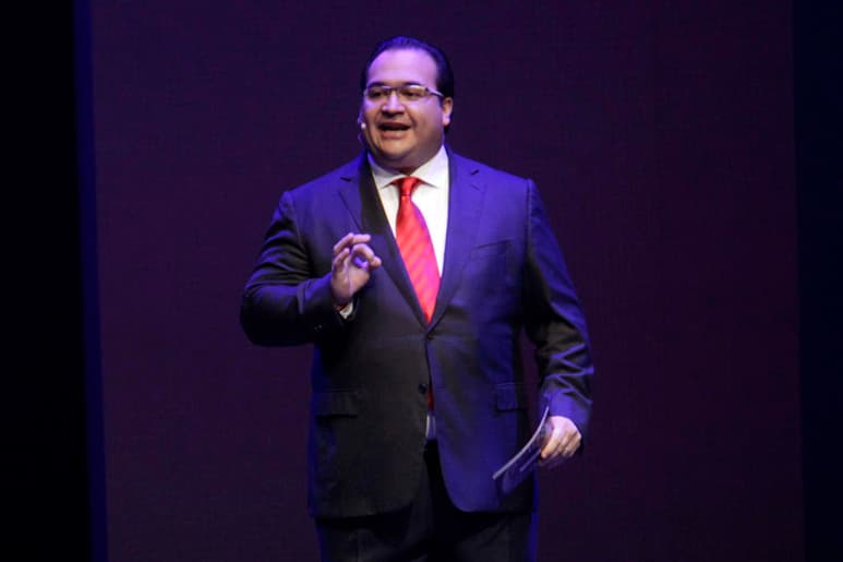 La defensa de Javier Duarte se prepara para solicitar a un juez que deje sin efectos el proceso que se sigue contra el exgobernador de Veracruz por incumplimiento de un deber legal, acusación emitida por la Fiscalía General de dicha entidad. (ARCHIVO)